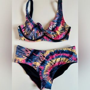 VENUS Underwire Retro Bikini Top